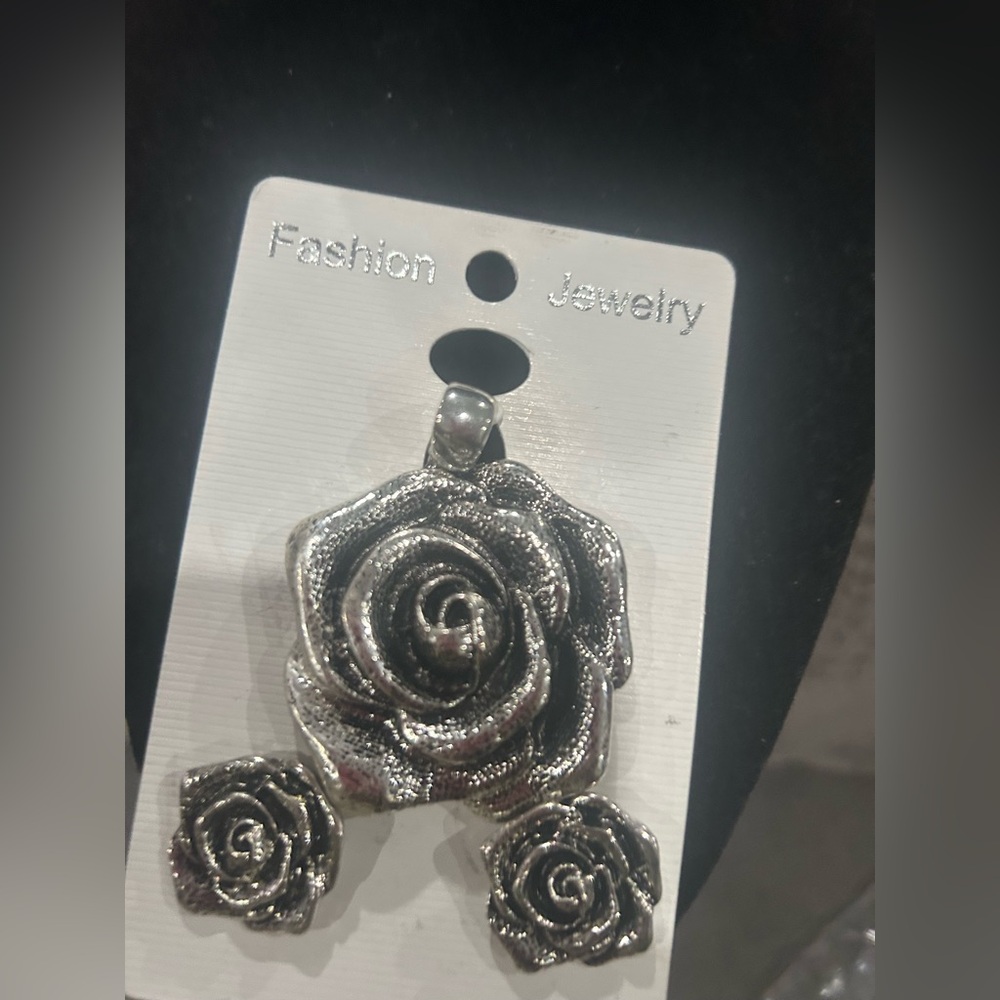 Gunmetal Silver Rose Pendant & Earrings Set